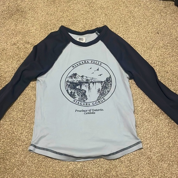 Urban outfitters Niagara falls cropped baseball tee - Picture 1 of 3